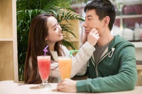 两个人吃瓜娱乐圈小说,娱乐圈的甜蜜邂逅