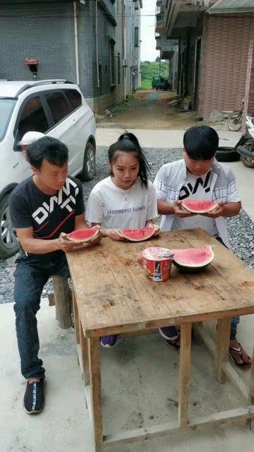 吃瓜比赛搞笑视频,吃瓜比赛搞笑视频盘点，笑料百出，欢乐无限