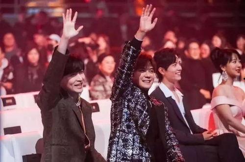 娱乐圈吃瓜博主两个男的,娱乐圈两大男星同框引热议