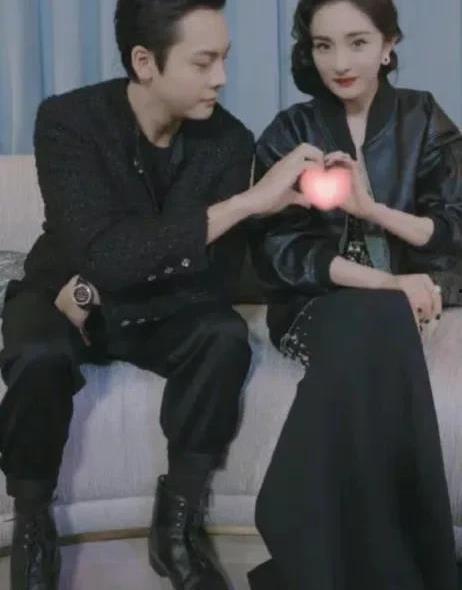 娱乐圈吃瓜博主双人,甜蜜互动引网友热议